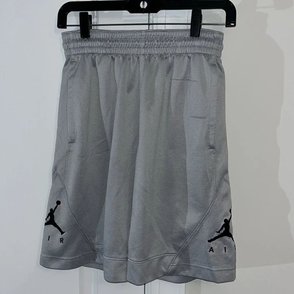 Gray Nike Jordan Jumpman Basketball Team 2 tone practice basketball 10” shorts